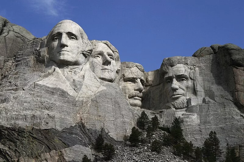 06.04.03_Mount_Rushmore_Monument_%28by-sa%29-3_new.webp