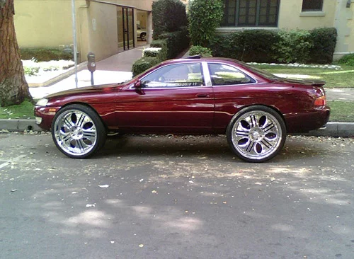 09-01-28-lexus-sc-on-26-inch-rims-1.webp