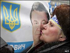 091113102851_1311body_yanukovich_woman_a.jpg