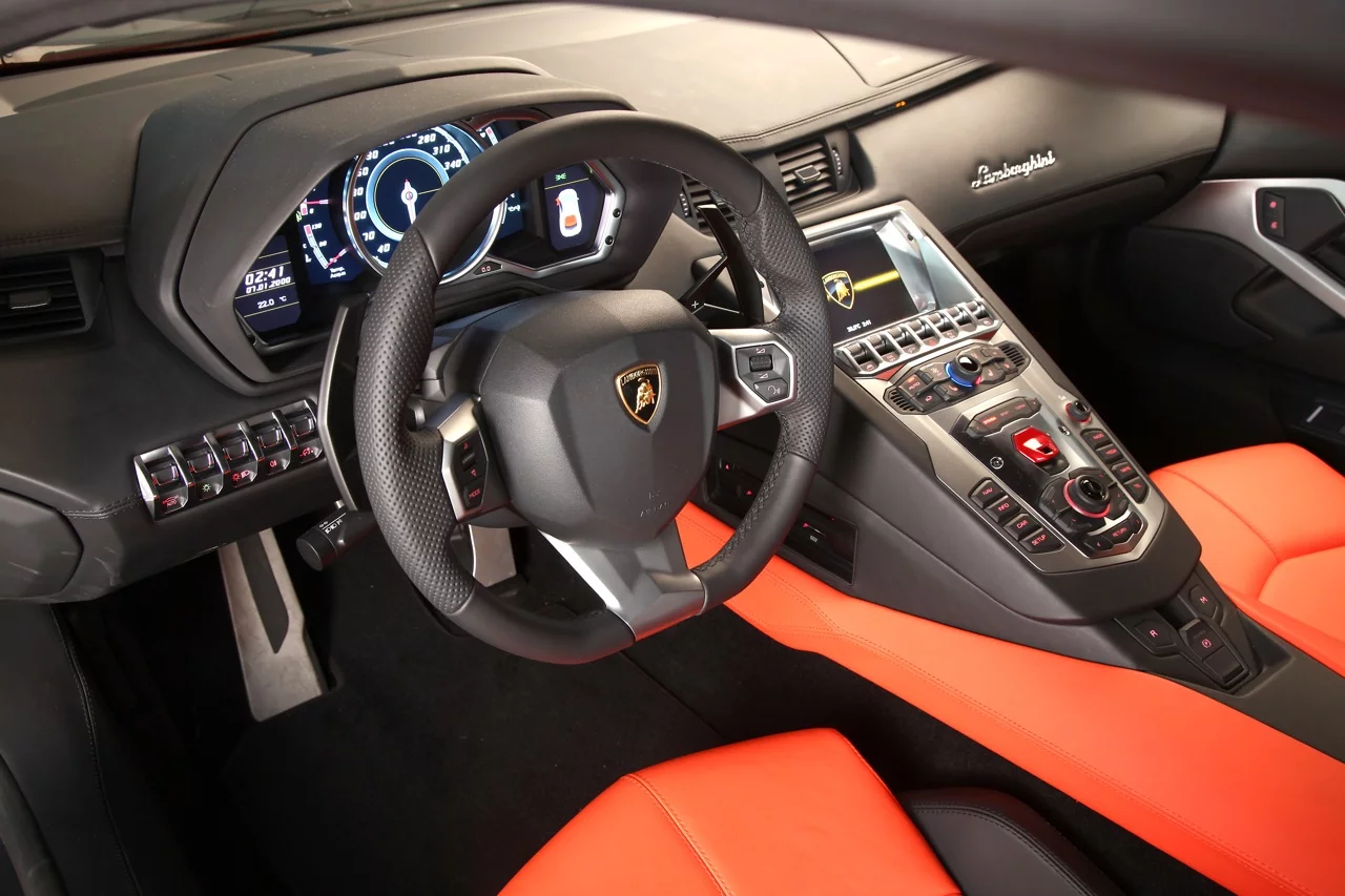 10-2012-Lamborghini-Aventador-LP700-4-Cockpit.webp
