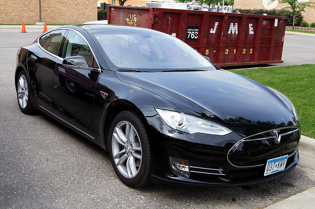 1024px-14_Tesla_Model_S.jpg