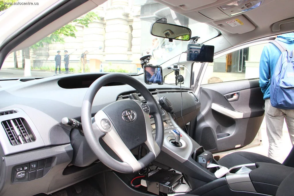 11-toyotaprius-police-jpg.webp