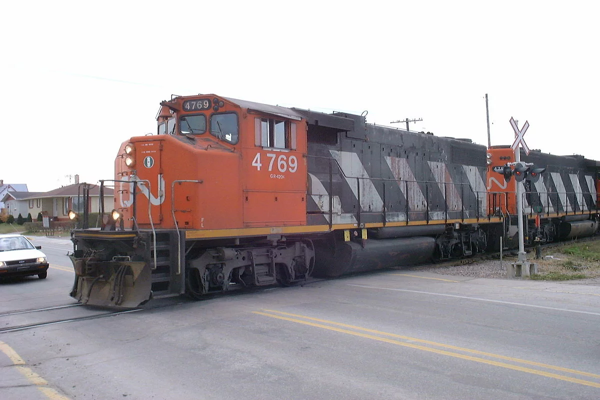1200px-EMD_GP38-2W_CN_4769.webp