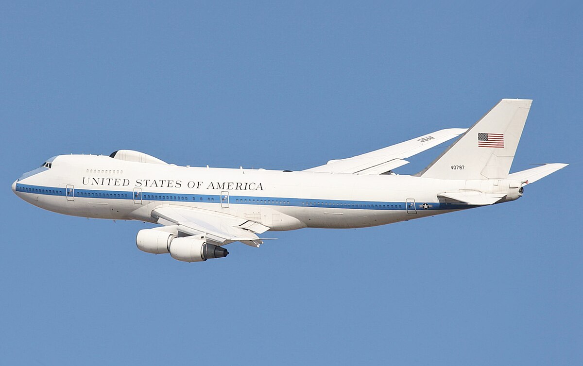 1200px-US_Air_force_E-4B.jpg
