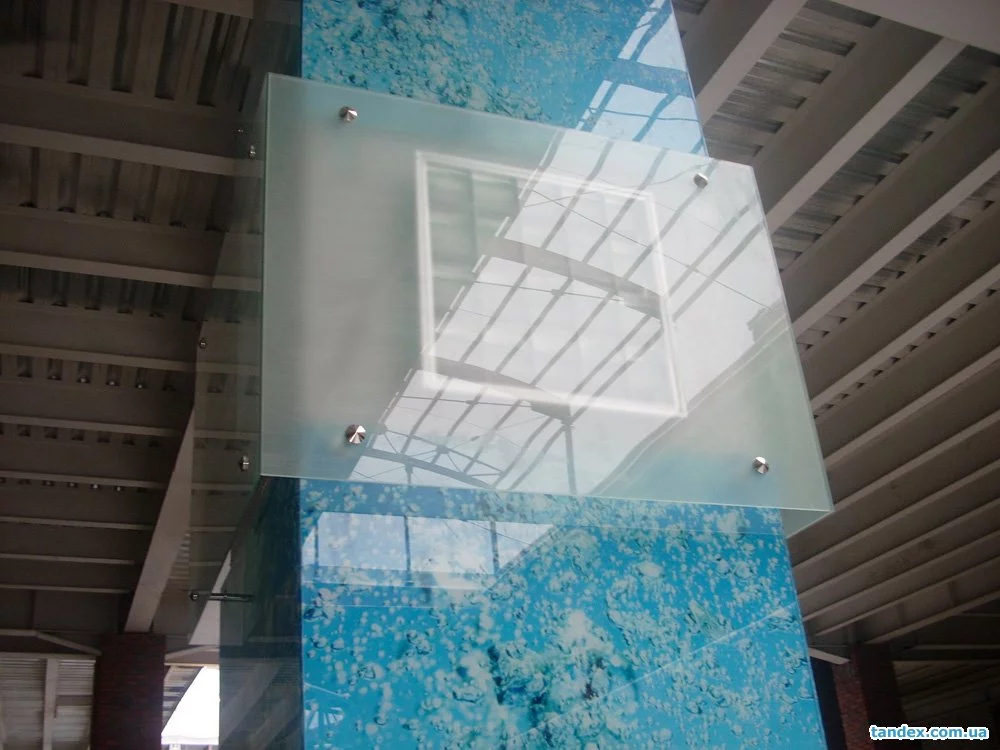 1230483125_pillar-glass-0013.webp