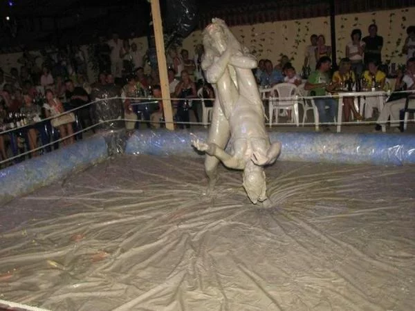 1236886580_mud_fight_13.webp