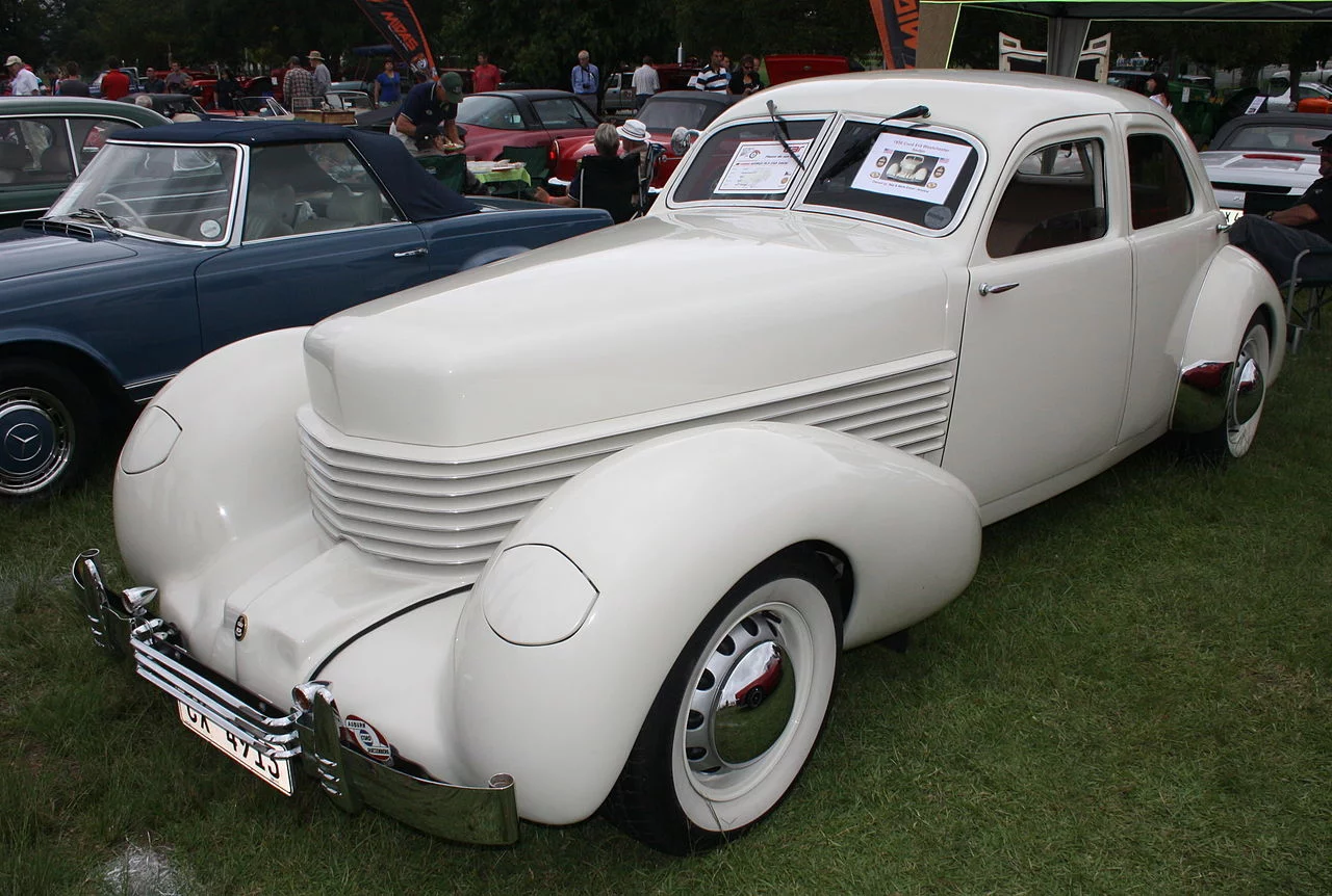 1280px-1936_Cord_Westchester_810_%2812402326615%29.webp