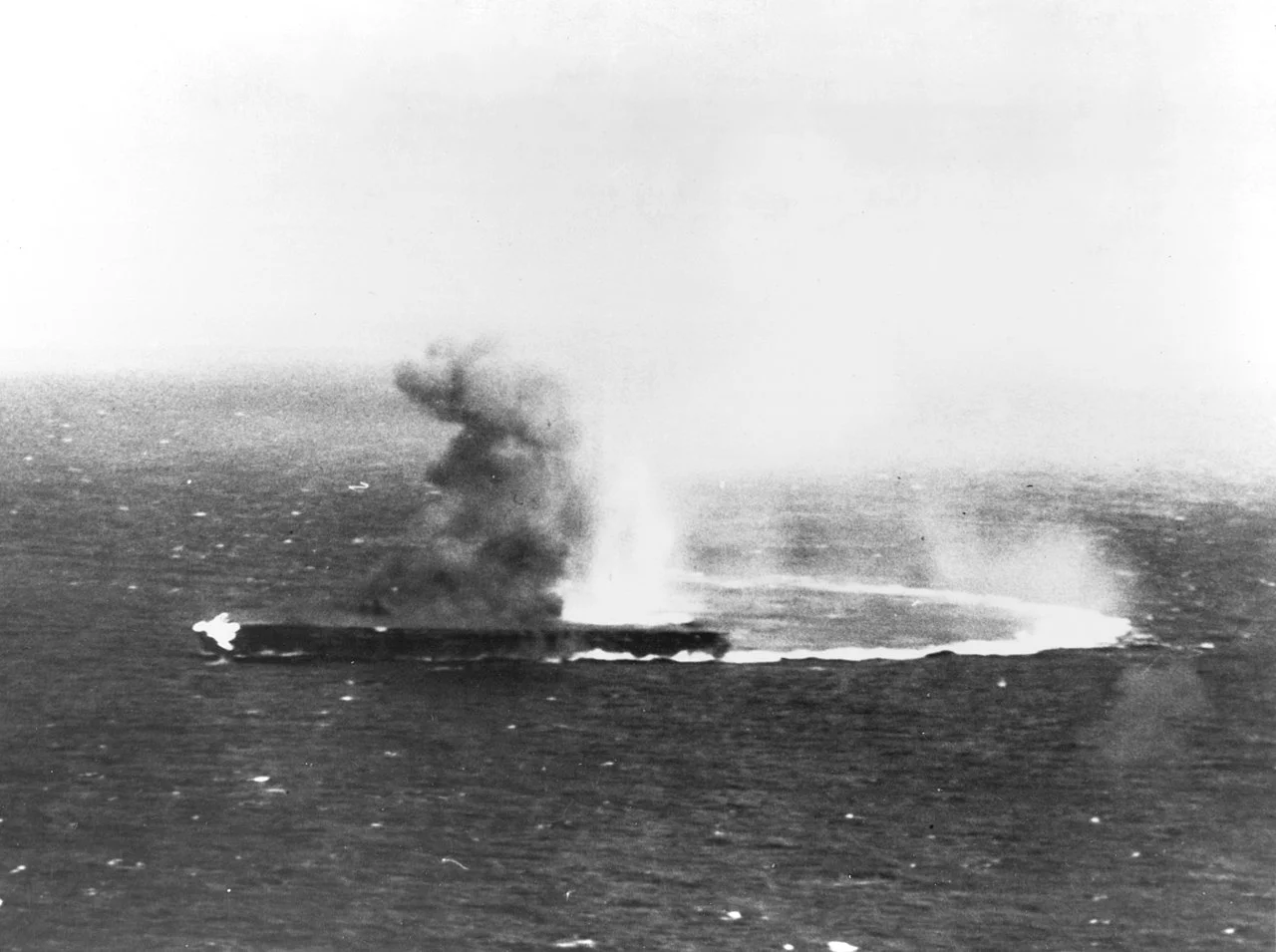 1280px-BattleCoralSea_Shokaku_g17031.webp