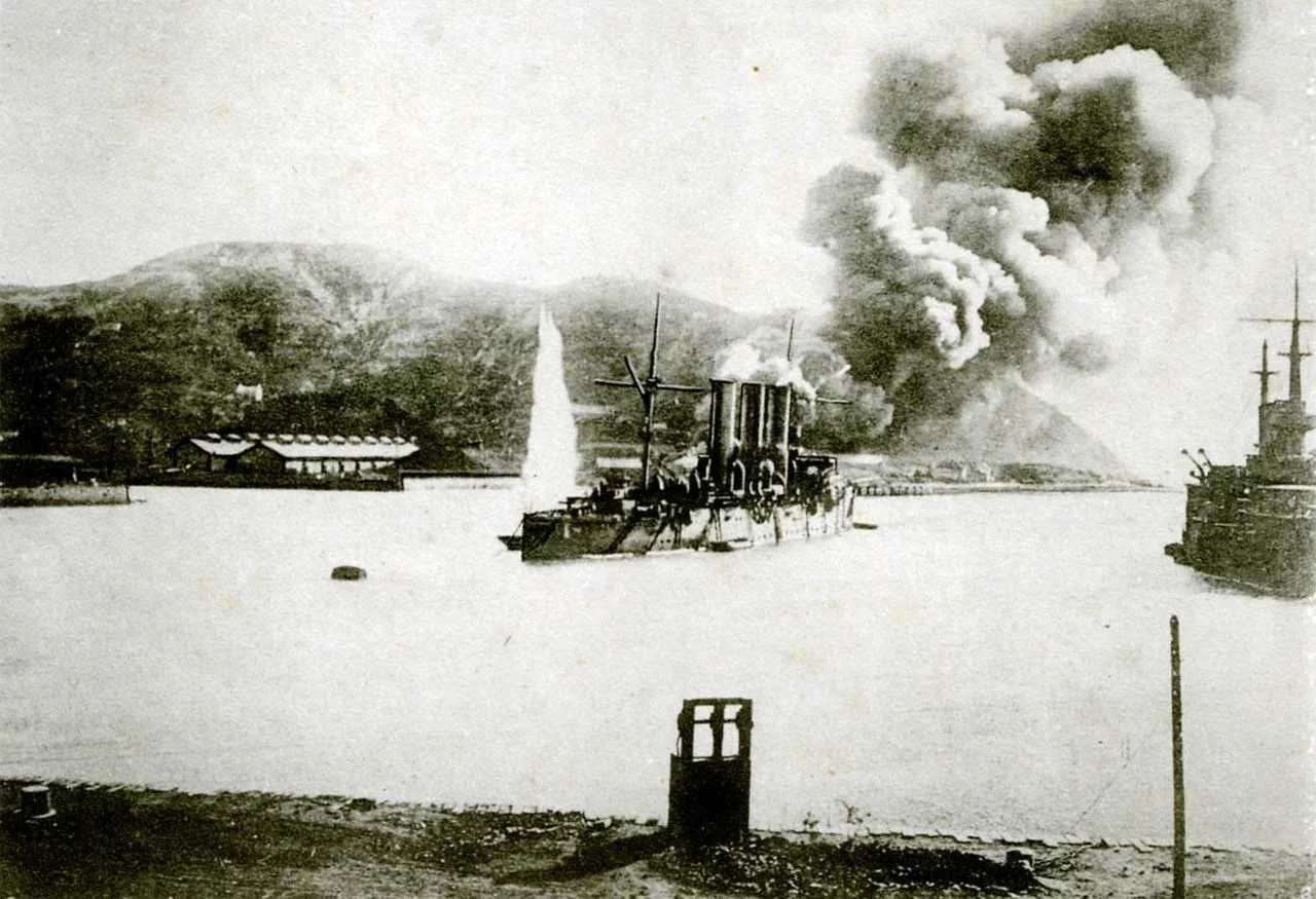 1280px-Fire_of_the_Oil_Depot_Caused_by_Our_Gunfire.webp