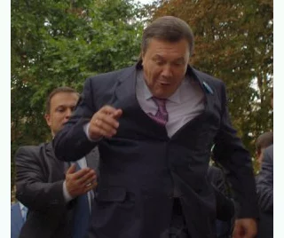 1300382953_yanukovichtancue.webp
