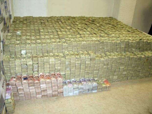 13948835_many_dollars.jpg