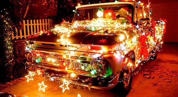 1420032116_truck_christmas-art_car.webp
