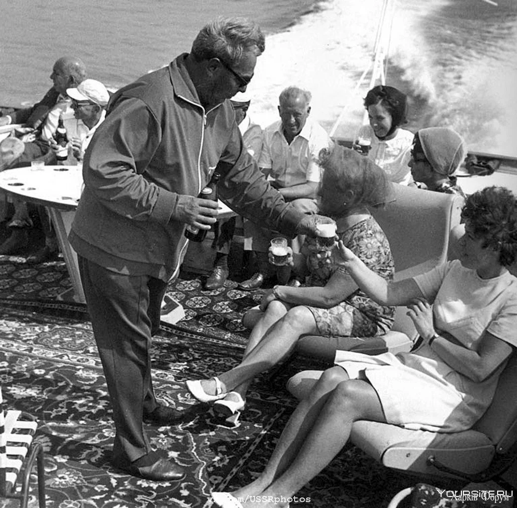1646988823_30-sportishka-com-p-sovetskie-lyudi-na-otdikhe-turizm-krasivo-36.webp