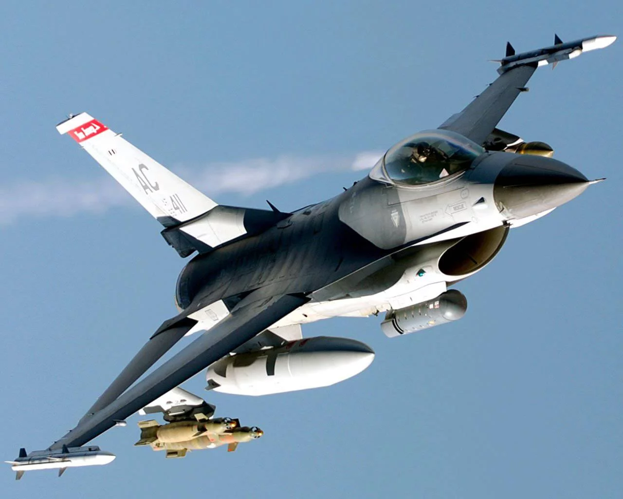 16848_F-16-Fighting-Falcon-20-9XTZMAN20G-1280x1024.webp