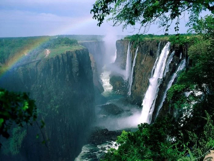 1744166_victoria_falls_zimbabwe.webp
