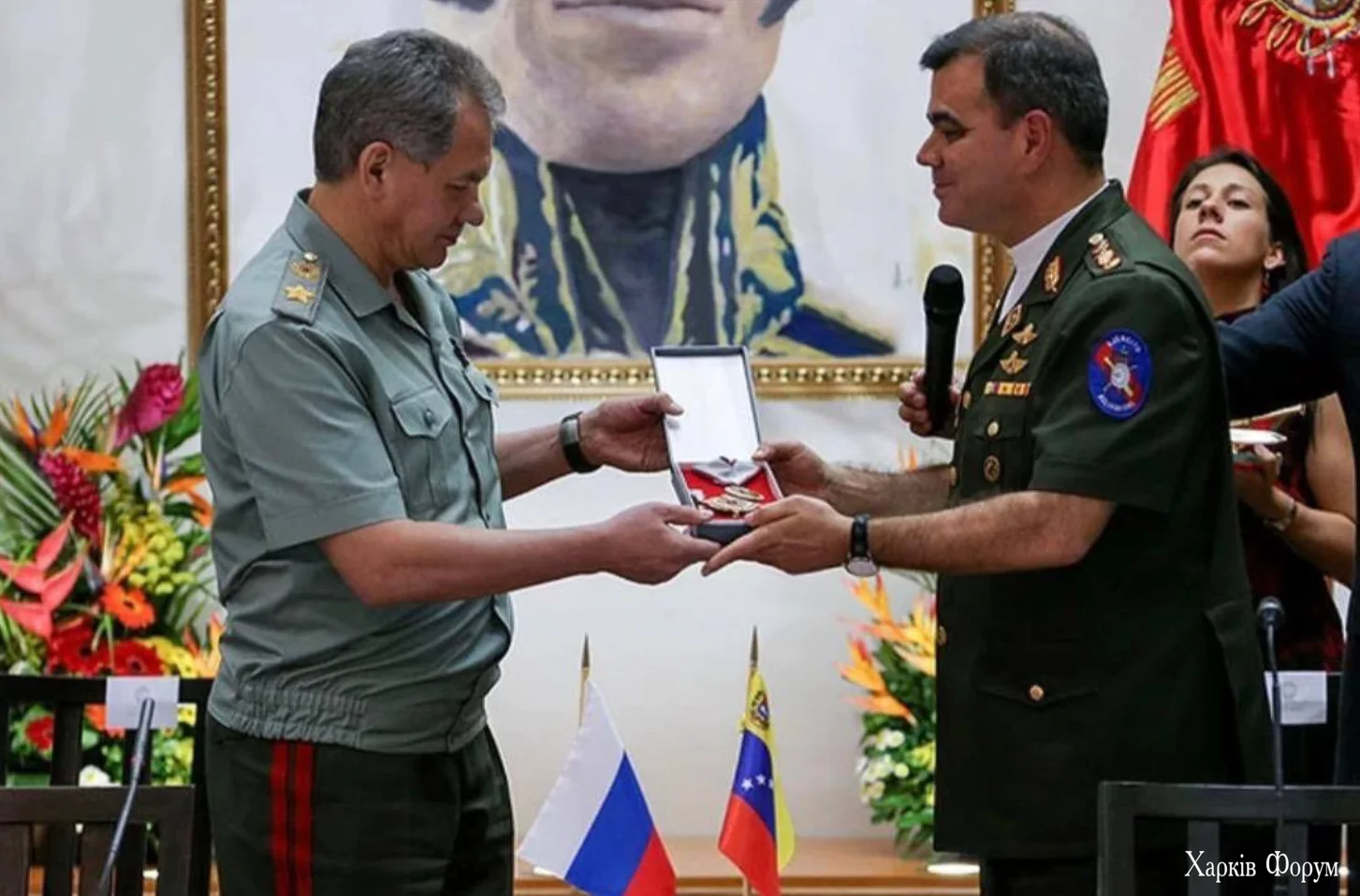 Шойгу получает орден за «обеспечение национальной безопасности Венесуэлы»… :D:D:D