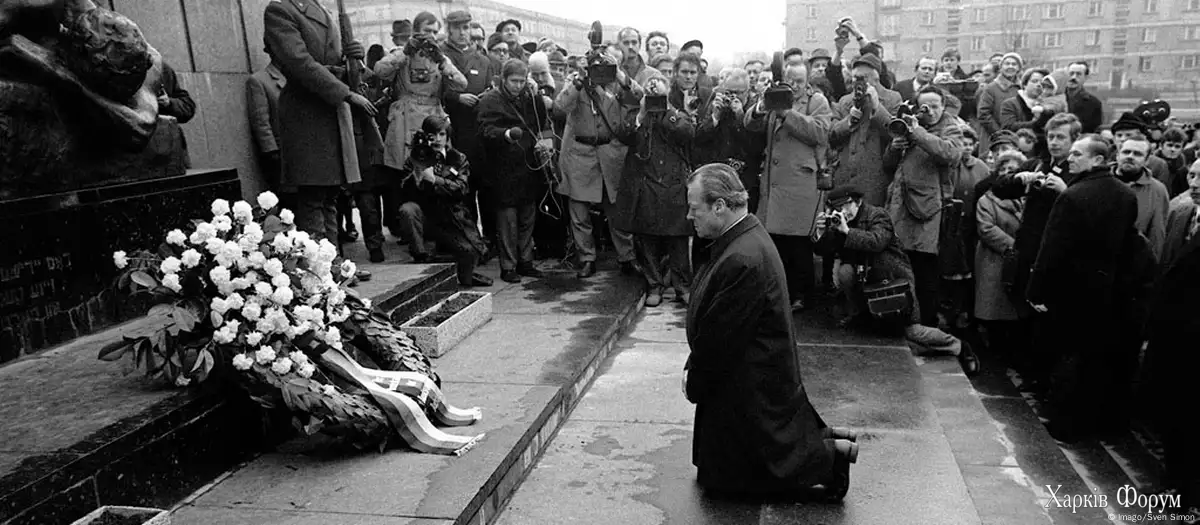 Віллі Брандт став навколішки перед пам'ятником жертвам нацистів