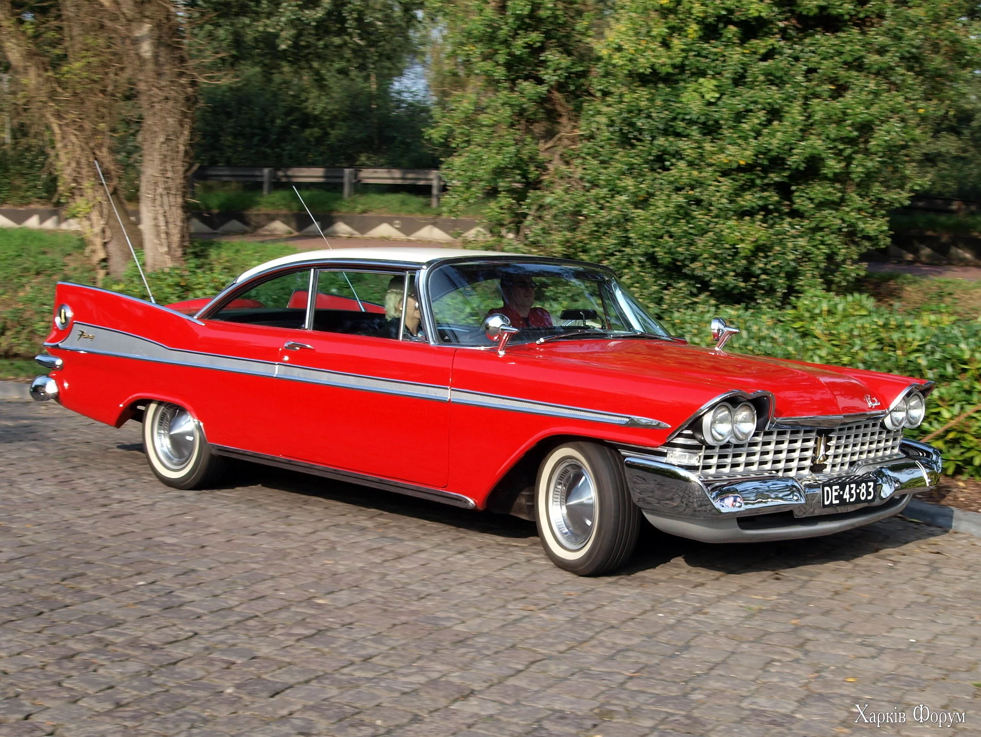 1920px-1959_Plymouth_Sport_Fury_photo-13.webp