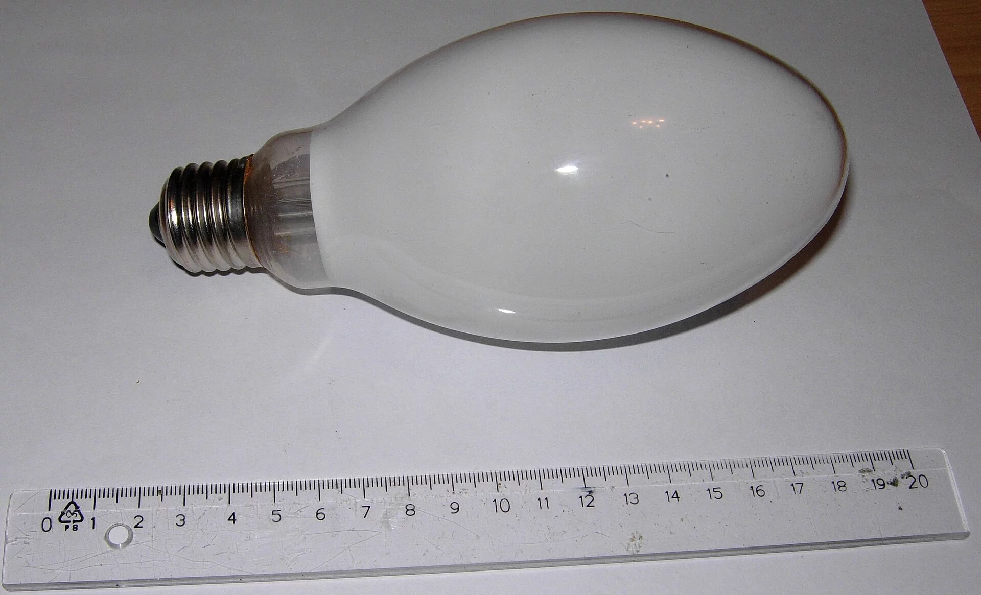 1920px-Mercury_vapor_lamp_125_watts.webp