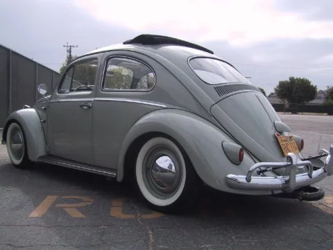 1960_Volkswagen_Bug_with_Semaphores_Rear_1.webp