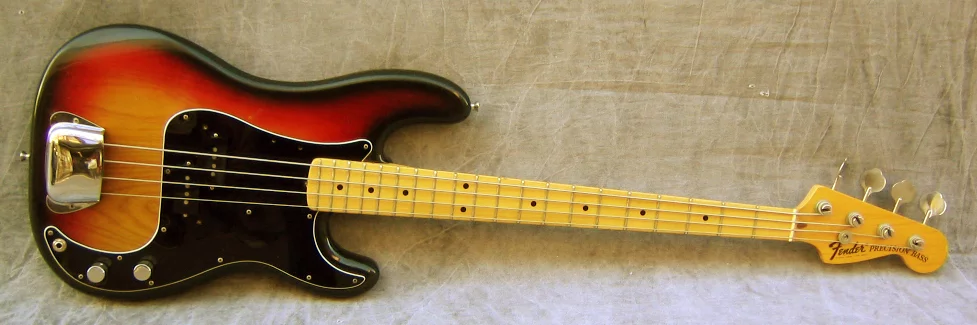 1975_Fender_Precision_Bass_585410.webp