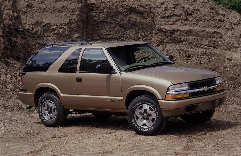2001-Chevrolet-Blazer-SUV_Image-02-1024.webp