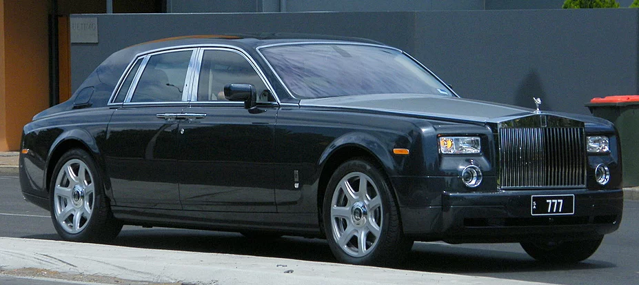 2003-2008_Rolls-Royce_Phantom_01.webp