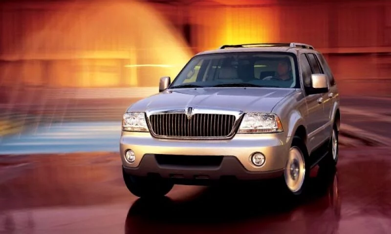 2004%20Lincoln%20Aviator%20%20%20%2011.webp