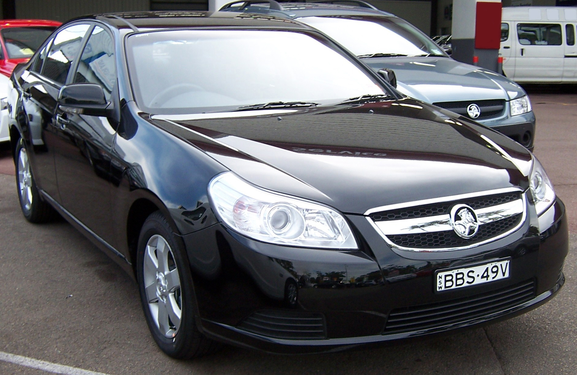 2007_Holden_EP_Epica_CDX_sedan_01.jpg