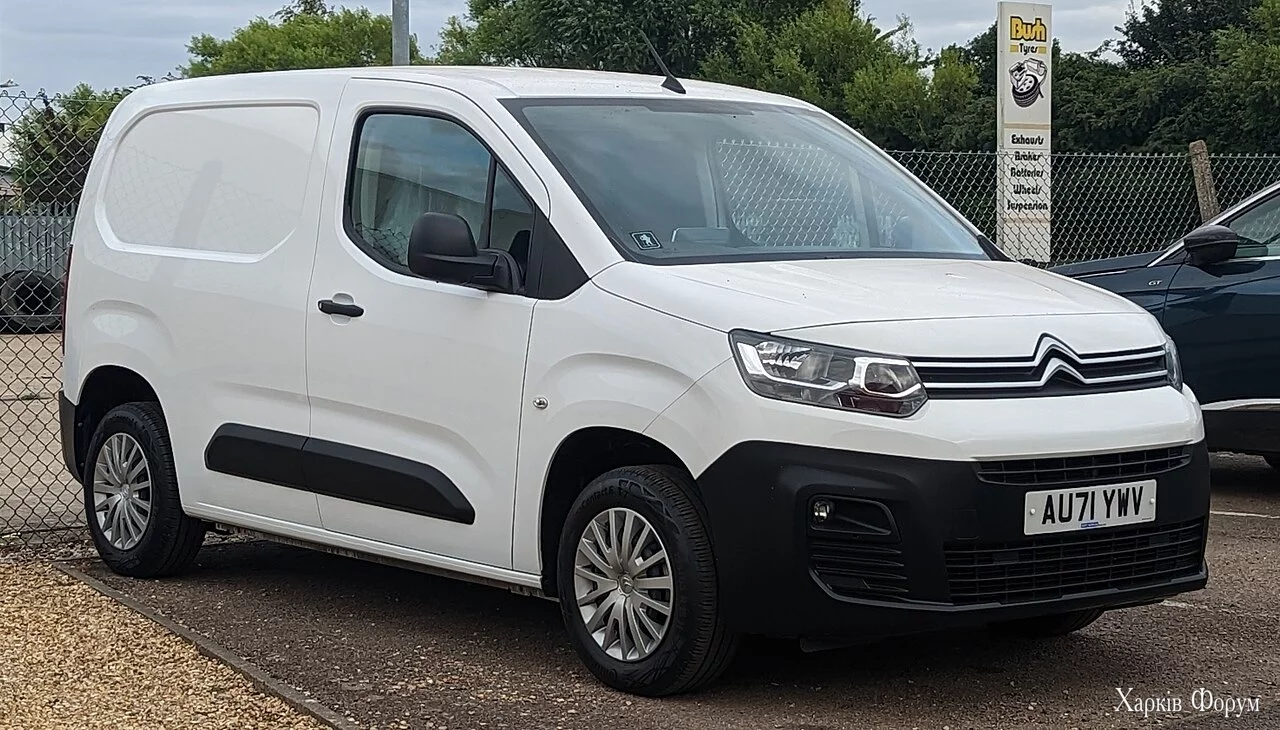 2021_Citroen_Berlingo_650_En-prise_BlueHDi.webp