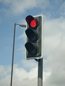220px-Modern_British_LED_Traffic_Light.webp