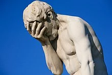 220px-Paris_Tuileries_Garden_Facepalm_statue.webp