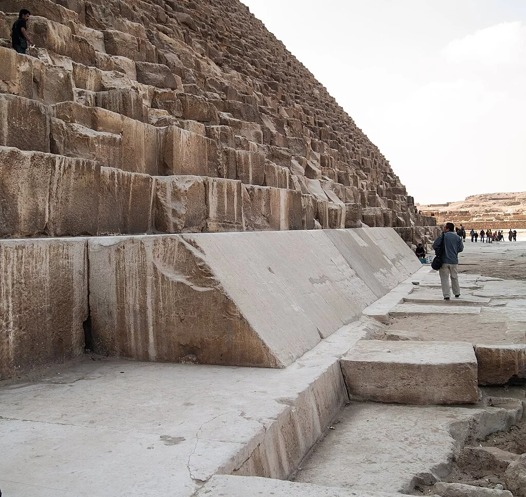 24px-SohranivshiesaFragmentyOblizovkiPyramidyKhufy.webp