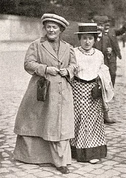 250px-Zetkin_luxemburg1910.webp