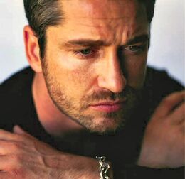 260px-Gerard_Butler_as_Hawkman.jpg