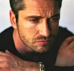 260px-Gerard_Butler_as_Hawkman.webp