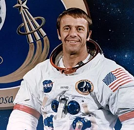 275px-Alan_Shepard_Apollo_14_%28cropped%29.webp