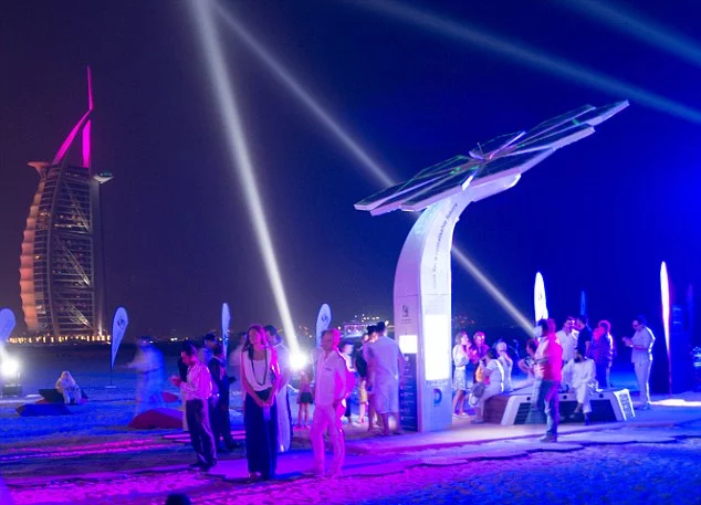 2A93249700000578-3162761-image-m-24_1437029727459.webp