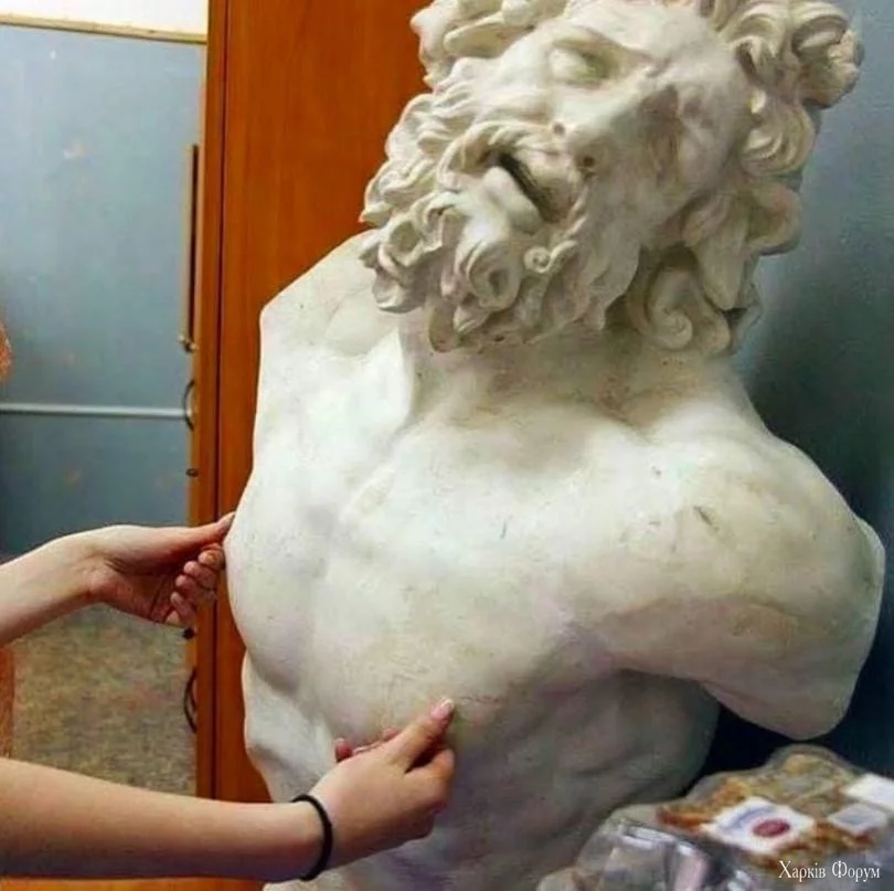 крутим соски
