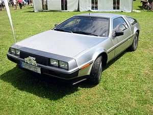300px-Delorean_dmc12_front.webp