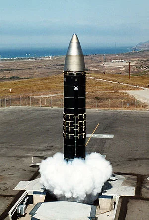 300px-Peacekeeper_missile.webp