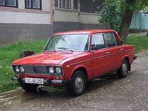 300px-VAZ-2106-early-modification.webp