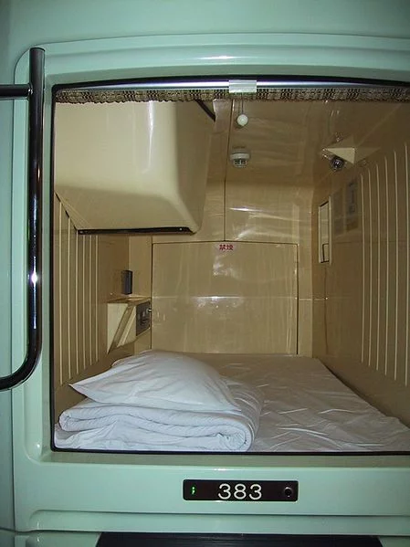 449px-CapsuleHotelCapsule.webp