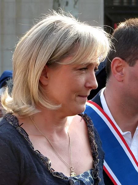 450px-Marine_Le_Pen_481910683_0aa38c1c25_o_d.webp