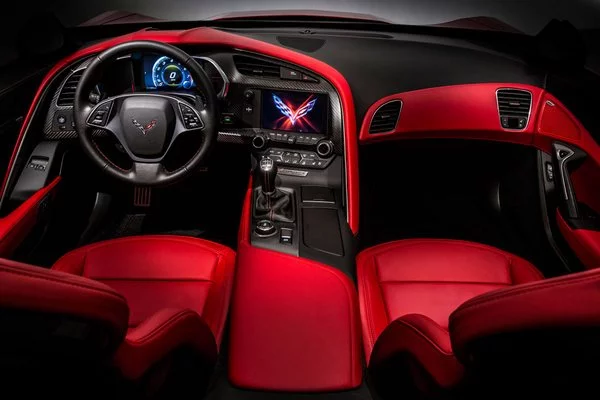 4chevrolet-corvette-stingray-dashboard.webp