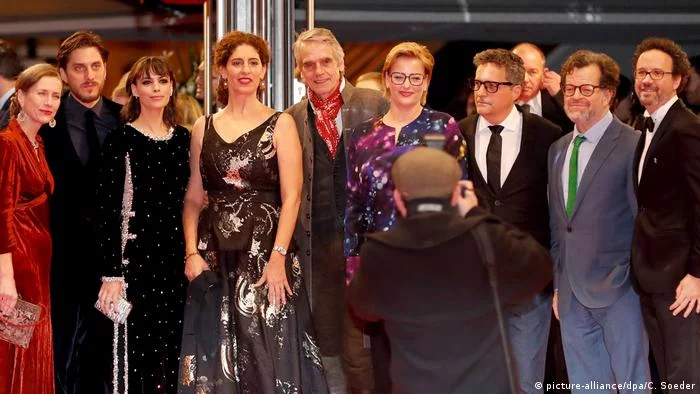 52452683_303.webp