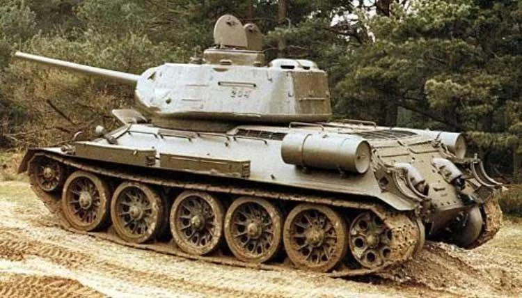 55c1d2cc16bd6_Tank-T-34-85.webp