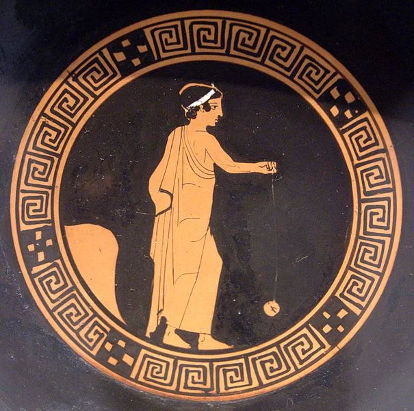 605px-Yo-yo_player_Antikensammlung_Berlin_F2549.webp
