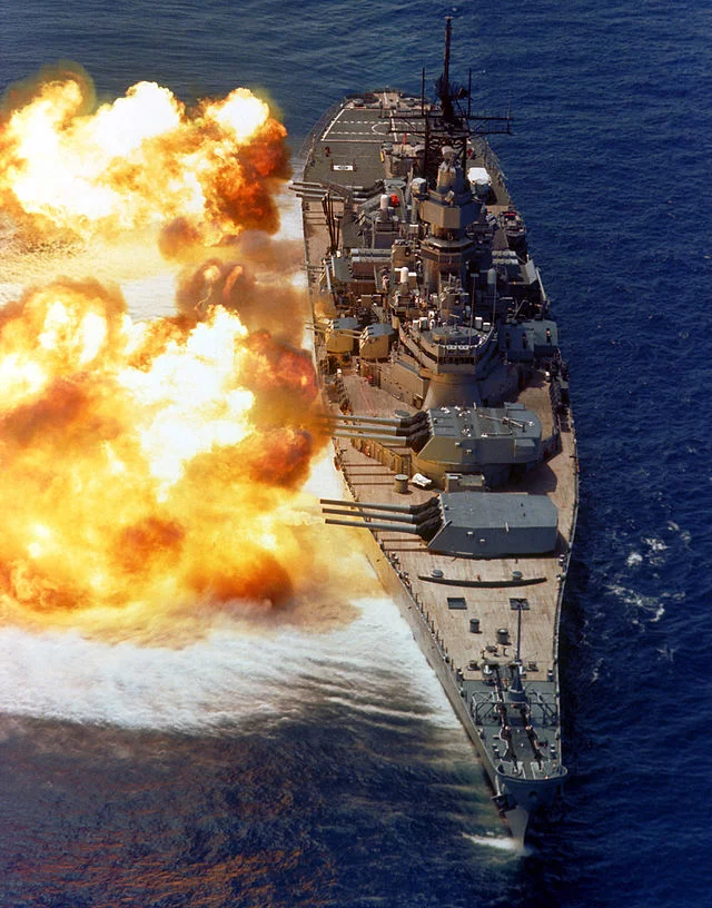 640px-BB61_USS_Iowa_BB61_broadside_USN.webp