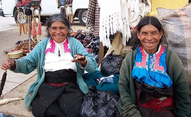 640px-Dosindigenasdechiapas.webp